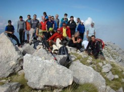 Μέλη από όλους τους συλλόγους στην κορυφή της Στρογγούλας