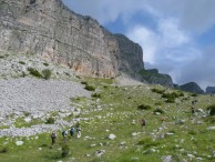 Περπατώντας κάτω από τα απόκρυμνες κορυφές της Τύμφης